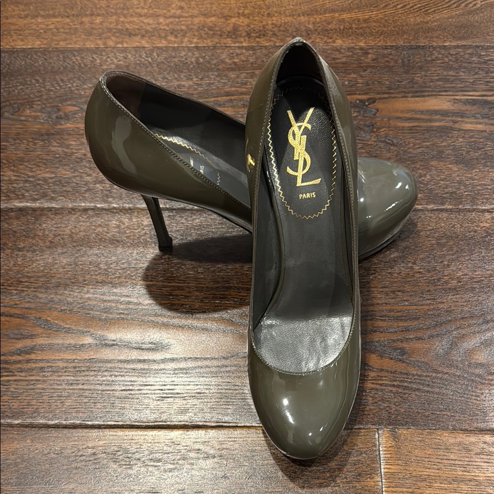 YSL Yves Saint Laurent Tribtoo Patent Leather Gray Pumps EU 38